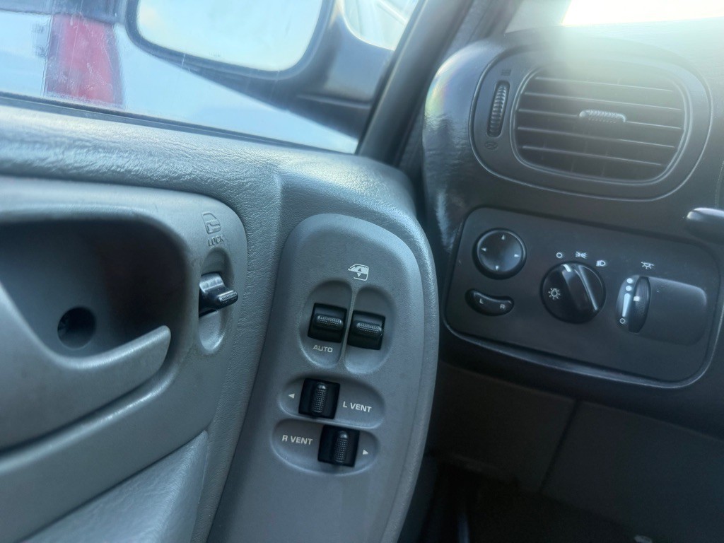 2007 Dodge Ram Van Image 32