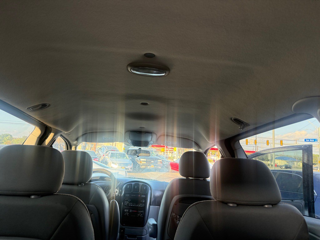 2007 Dodge Ram Van Image 33