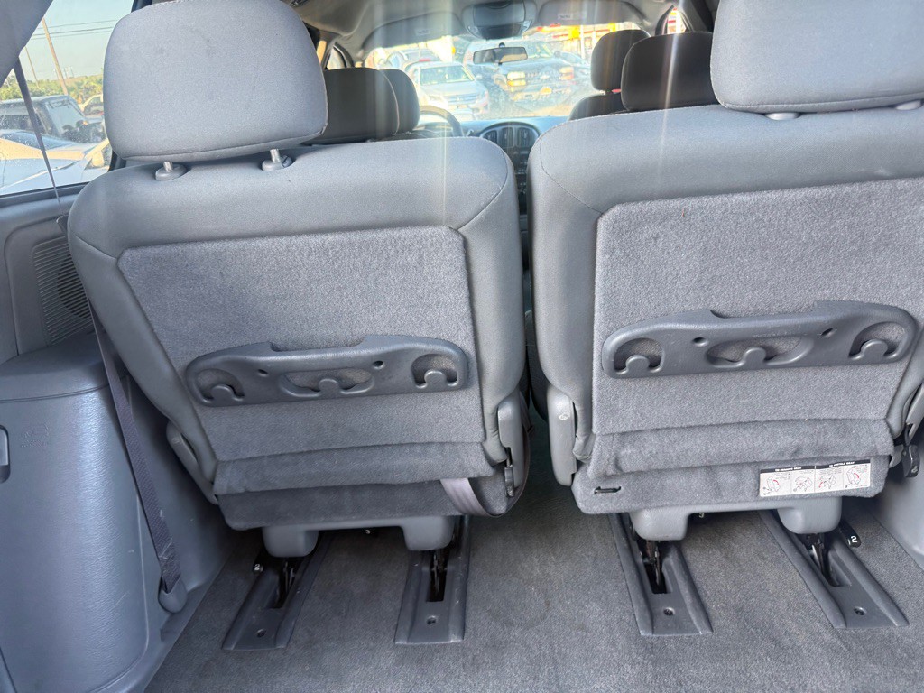 2007 Dodge Ram Van Image 35