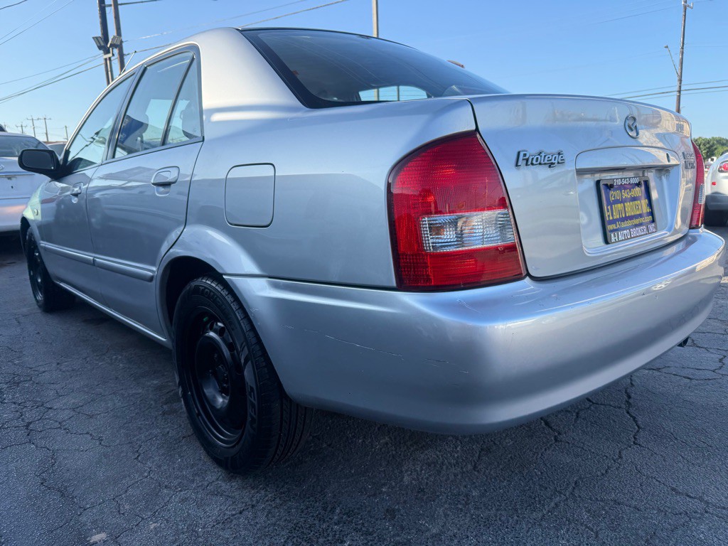 2002 Mazda Protege Image 2