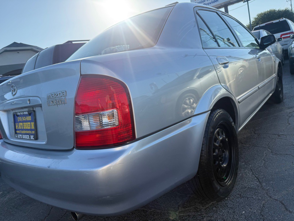 2002 Mazda Protege Image 4
