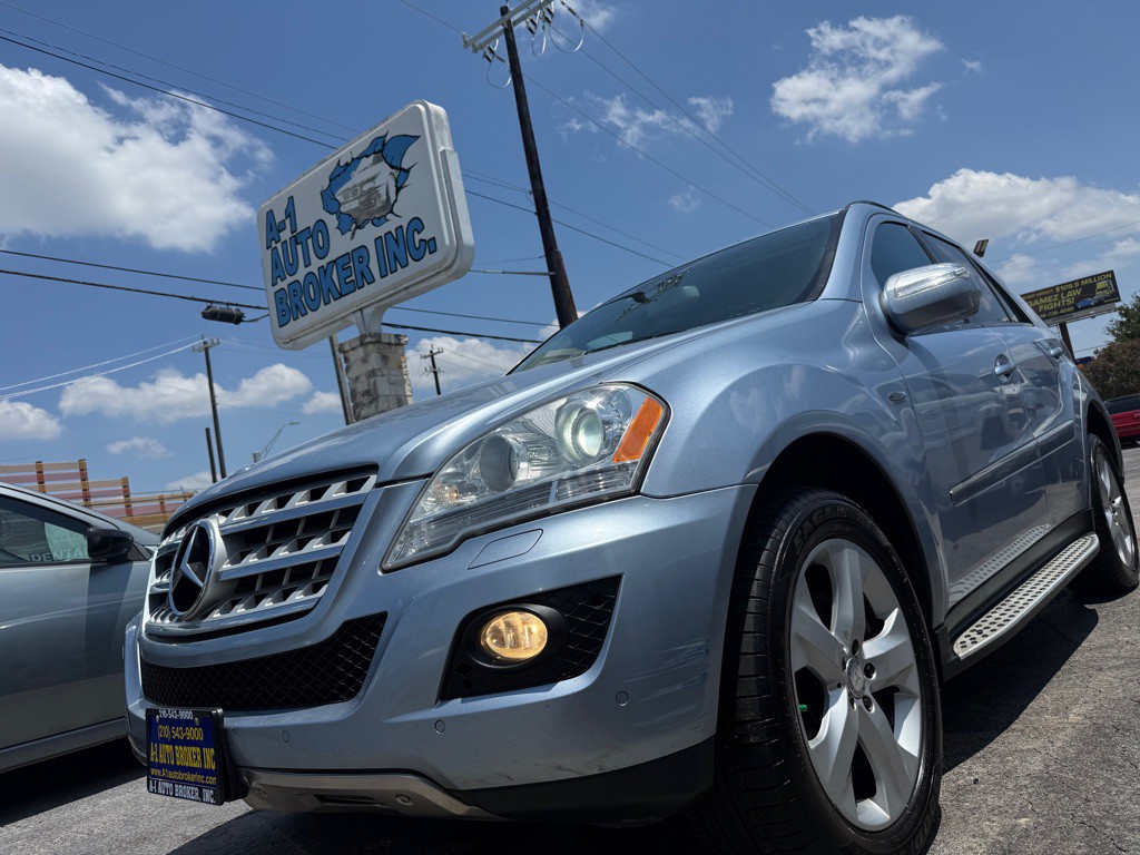 2009 Mercedes-Benz M-Class Image 1