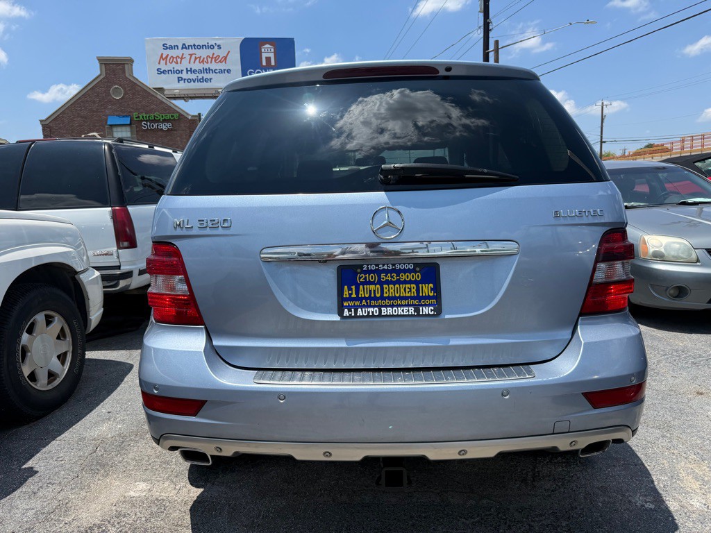 2009 Mercedes-Benz M-Class Image 3