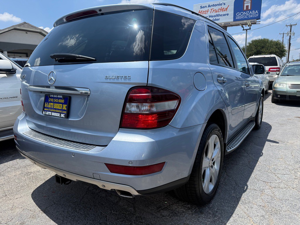 2009 Mercedes-Benz M-Class Image 4