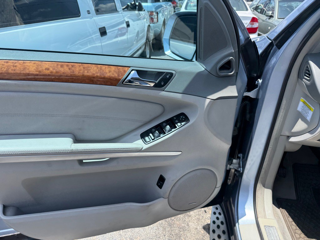 2009 Mercedes-Benz M-Class Image 8