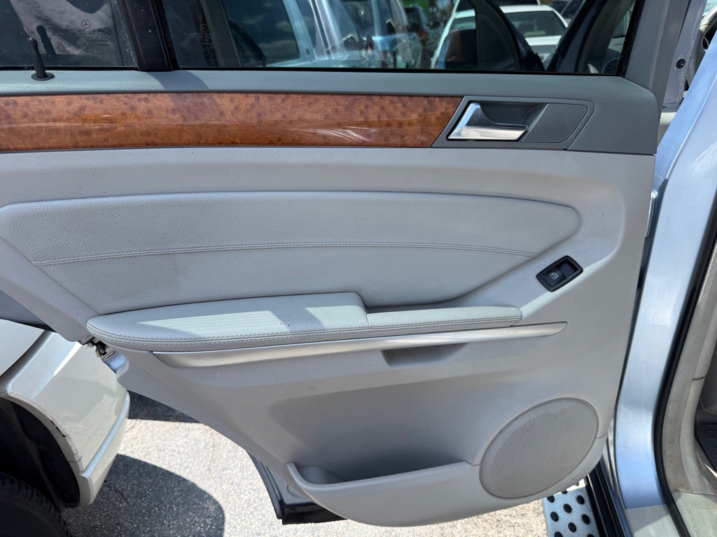 2009 Mercedes-Benz M-Class Image 10