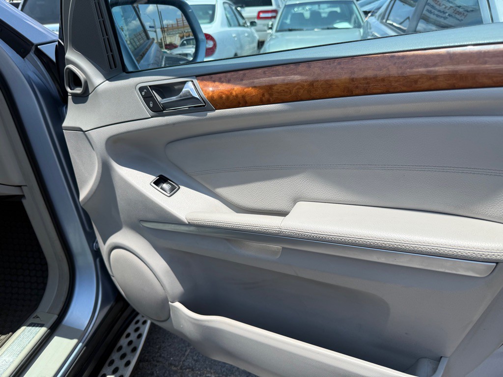 2009 Mercedes-Benz M-Class Image 23