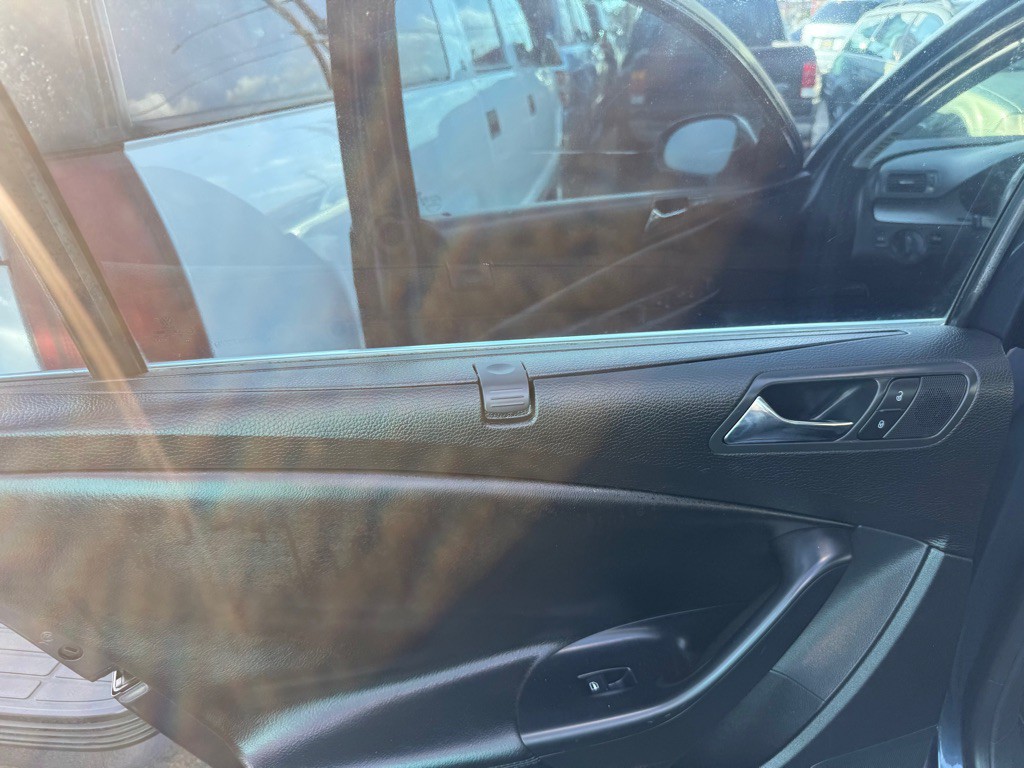2008 Volkswagen Passat Image 14