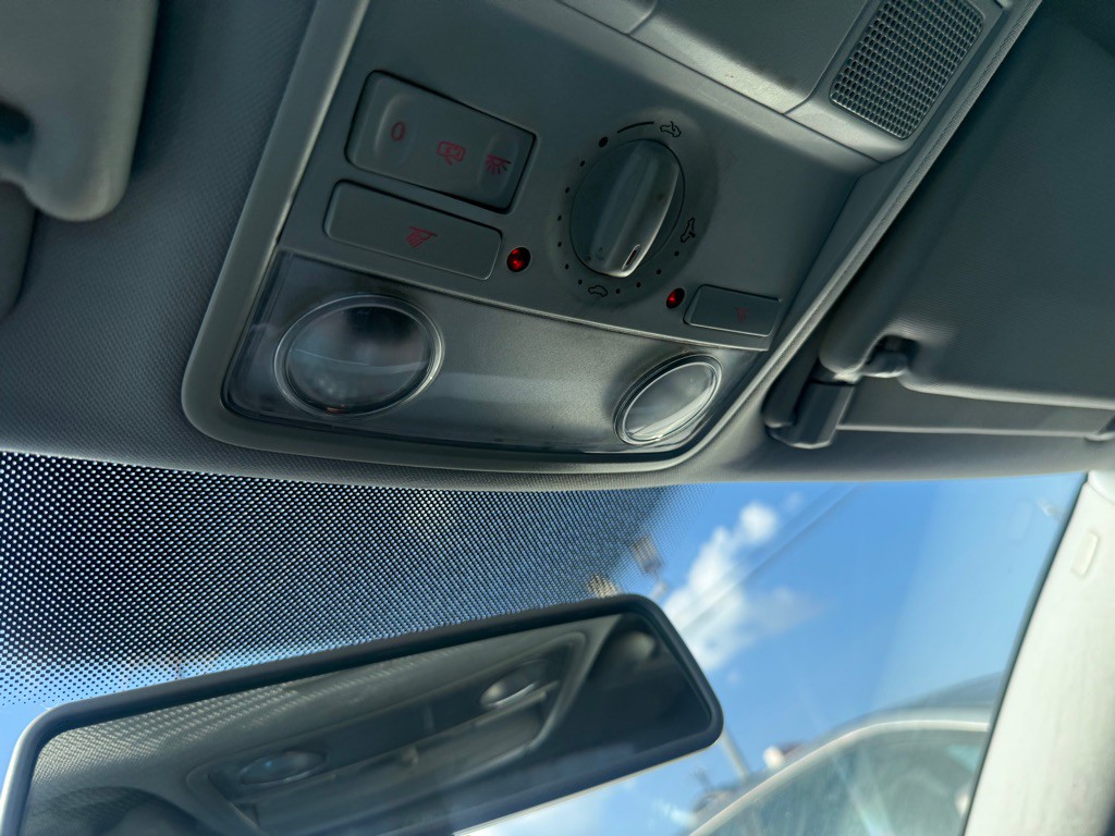 2008 Volkswagen Passat Image 34