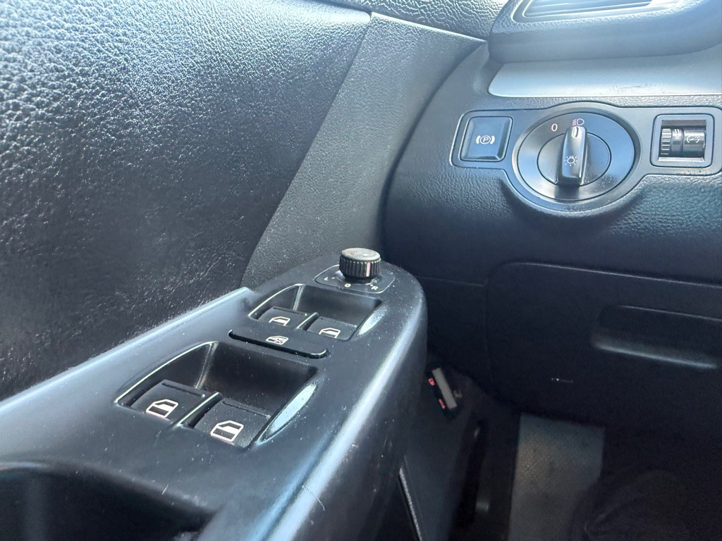 2008 Volkswagen Passat Image 36