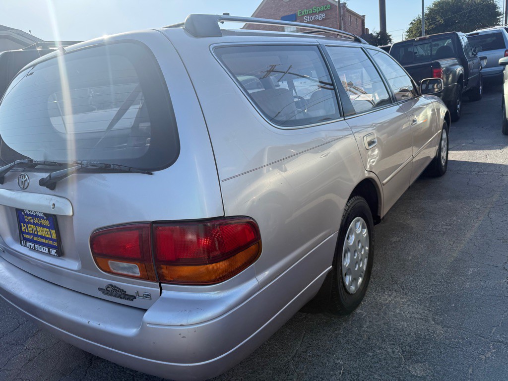 1995 Toyota Camry Image 4