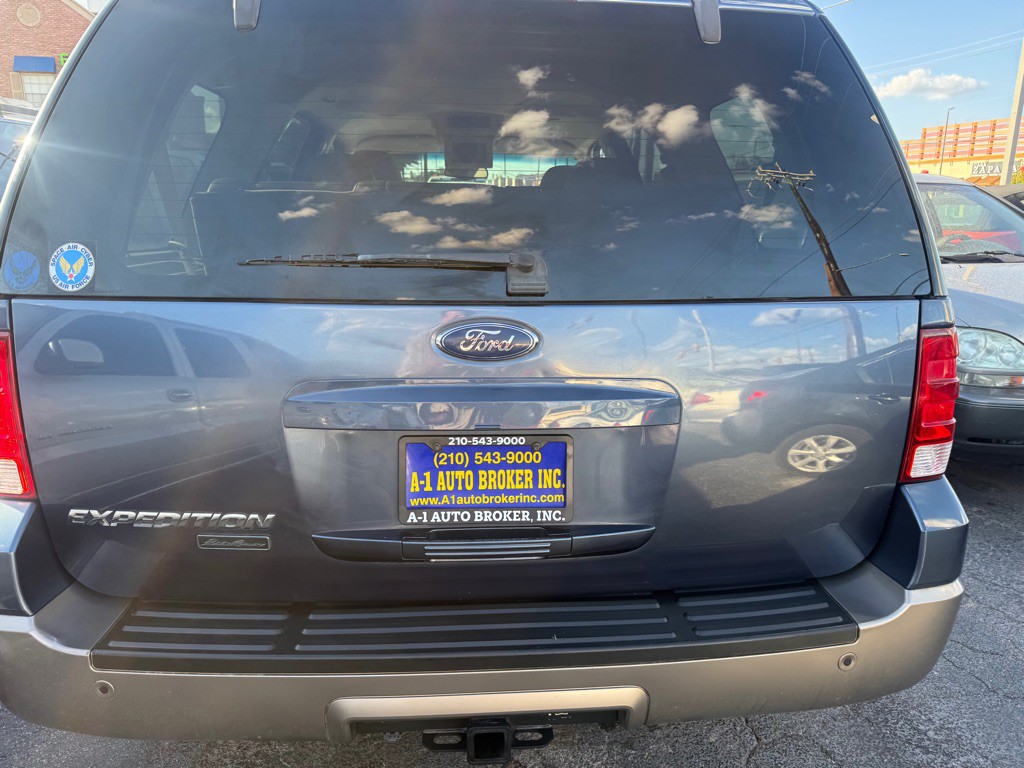 2003 Ford Expedition Image 3