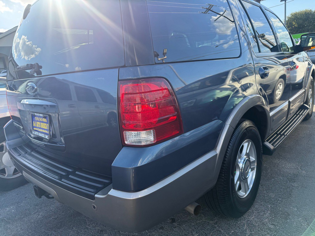 2003 Ford Expedition Image 4