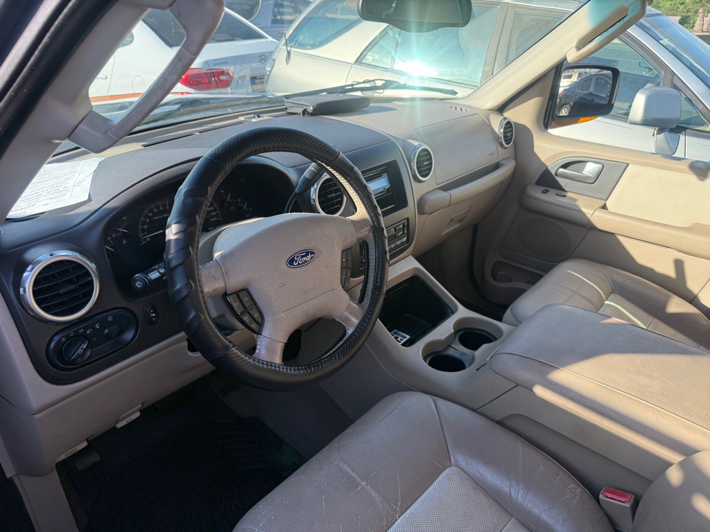 2003 Ford Expedition Image 9