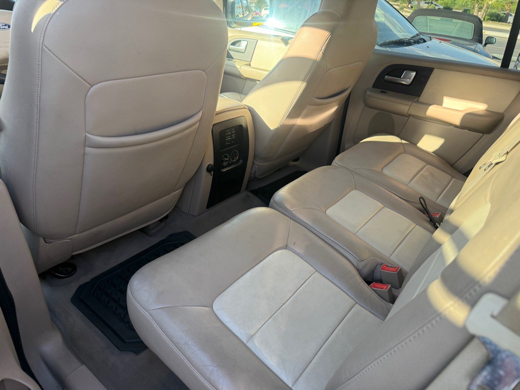 2003 Ford Expedition Image 10