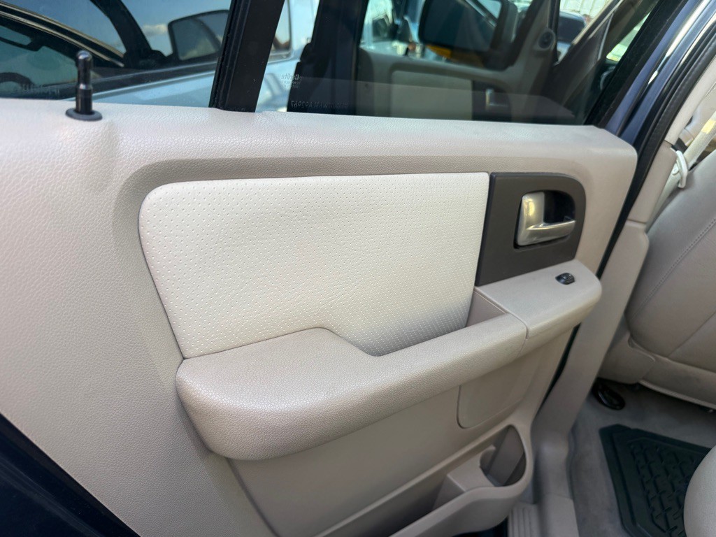 2003 Ford Expedition Image 11