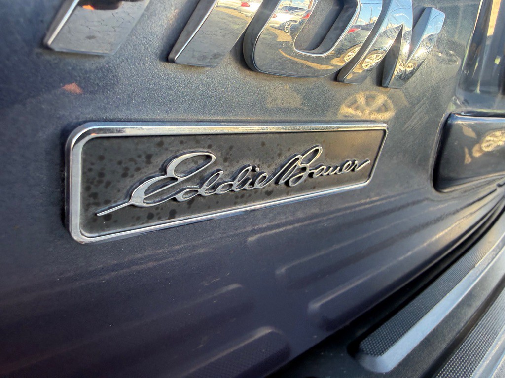 2003 Ford Expedition Image 16