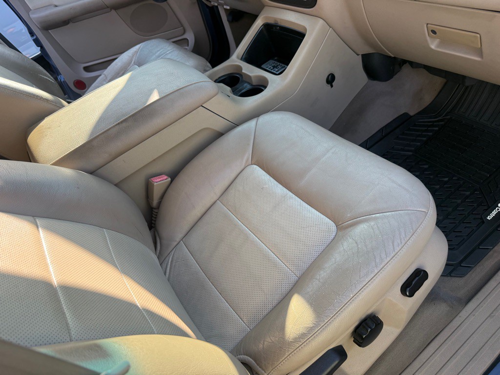 2003 Ford Expedition Image 28