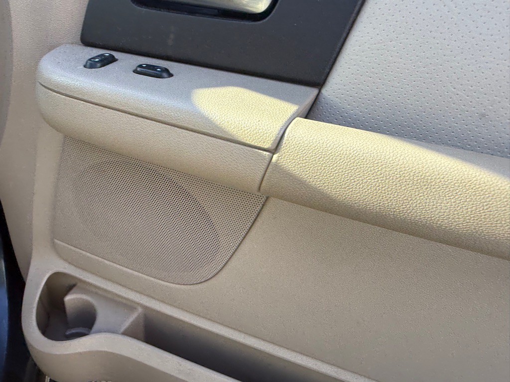 2003 Ford Expedition Image 31