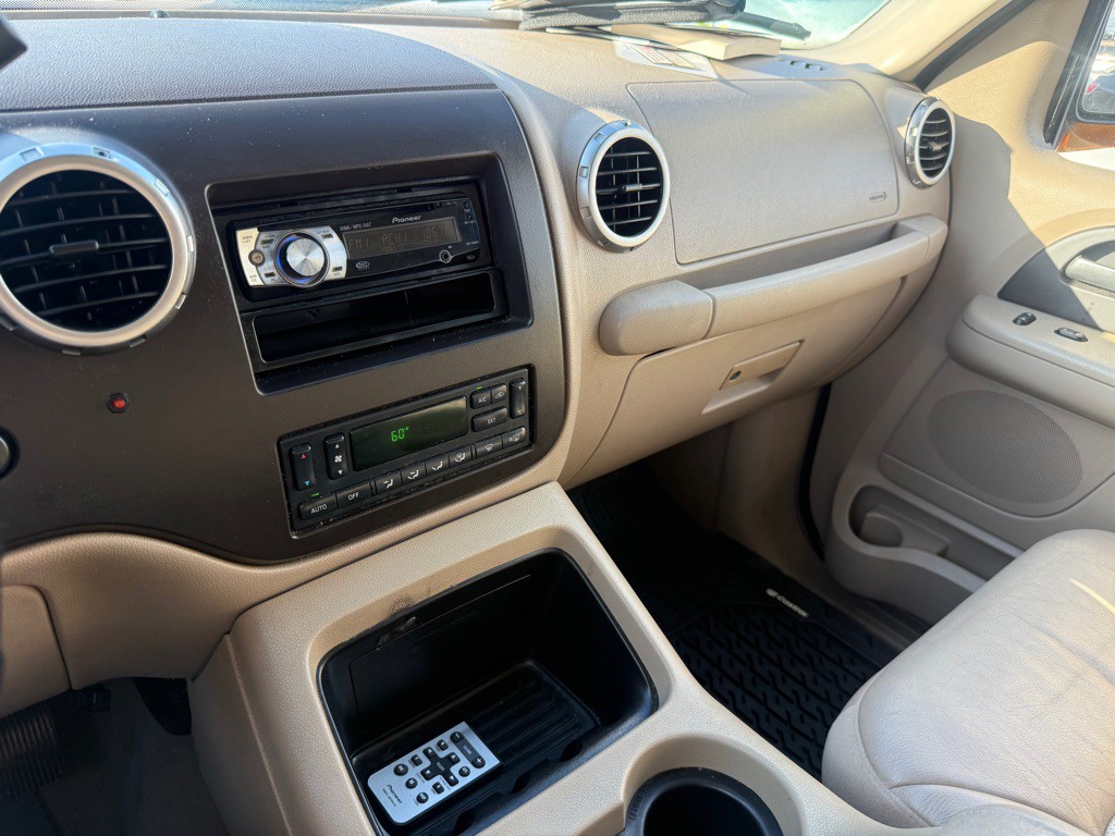 2003 Ford Expedition Image 36
