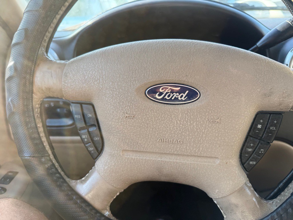 2003 Ford Expedition Image 37