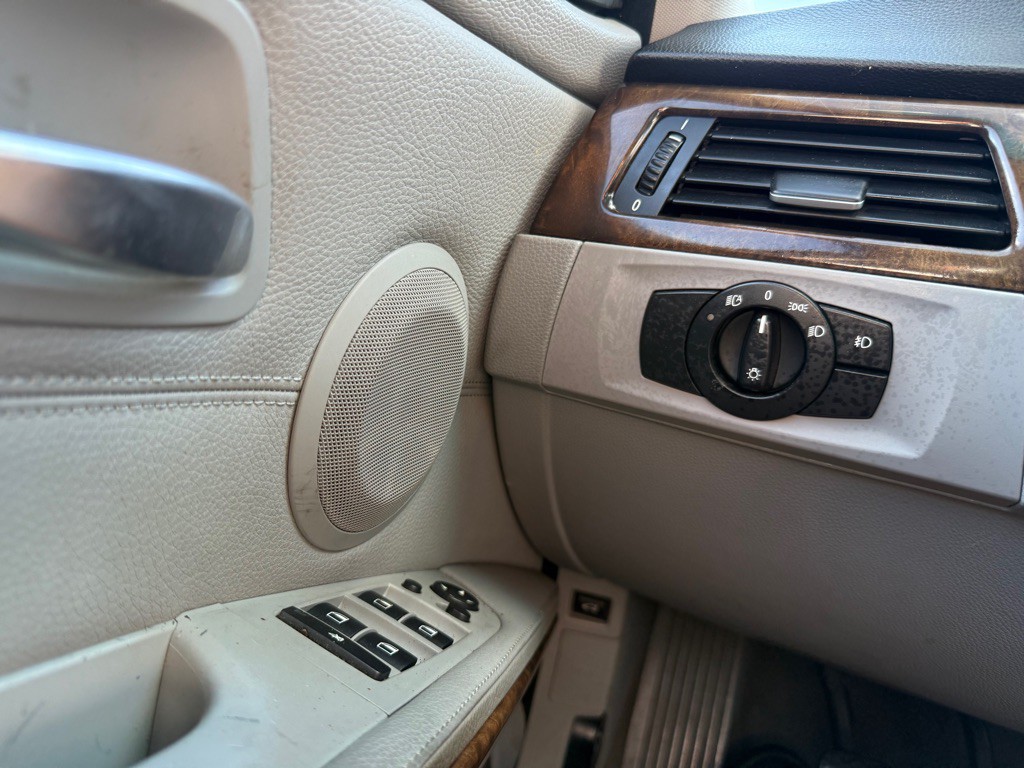 2006 BMW 3 Series Image 33