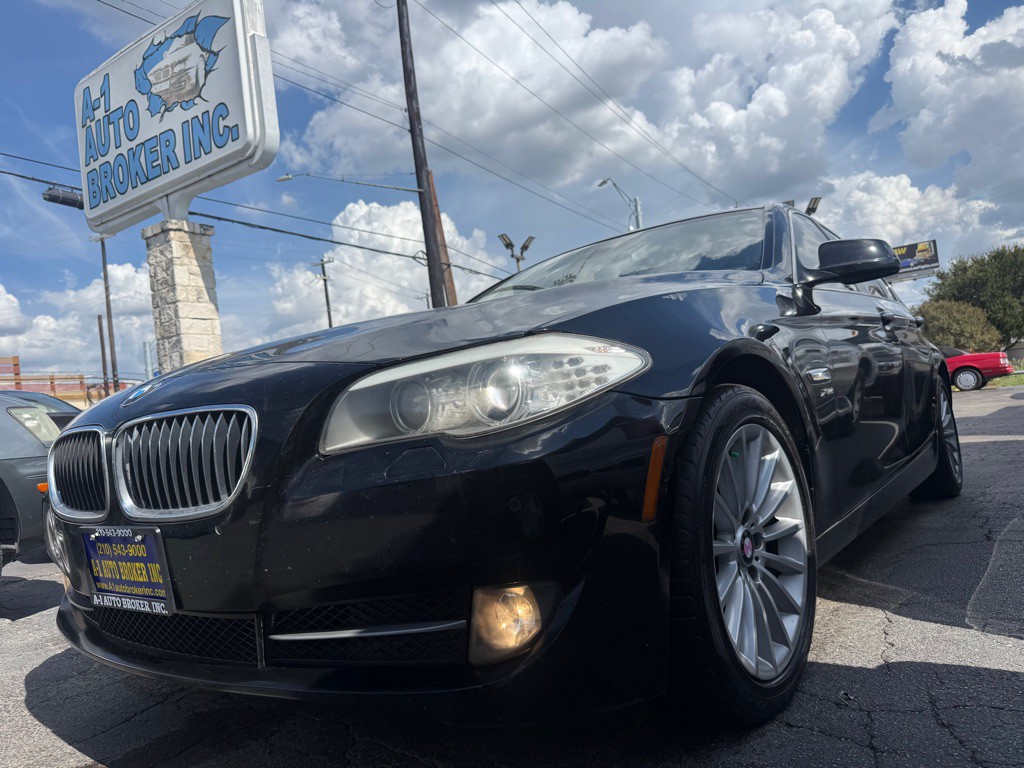 2011 BMW 5 Series Image 1