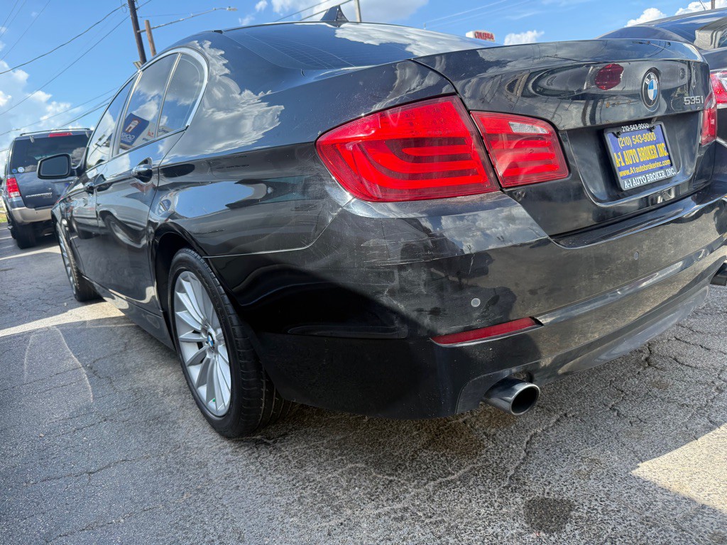 2011 BMW 5 Series Image 2