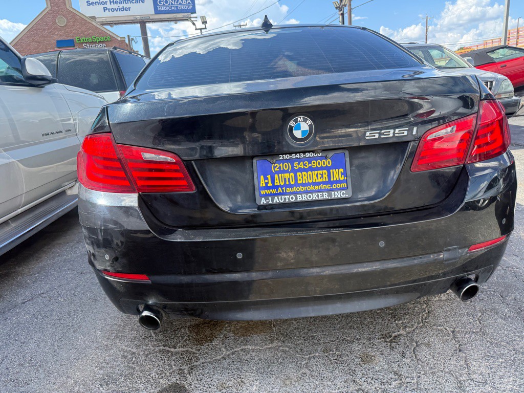 2011 BMW 5 Series Image 3