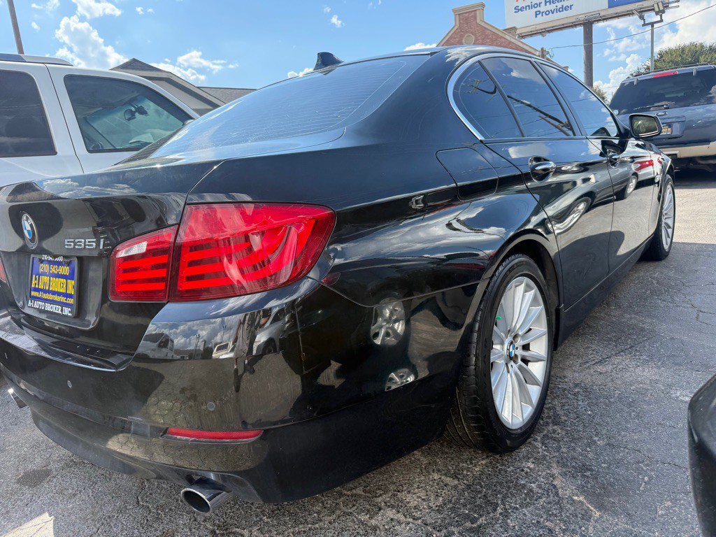 2011 BMW 5 Series Image 4