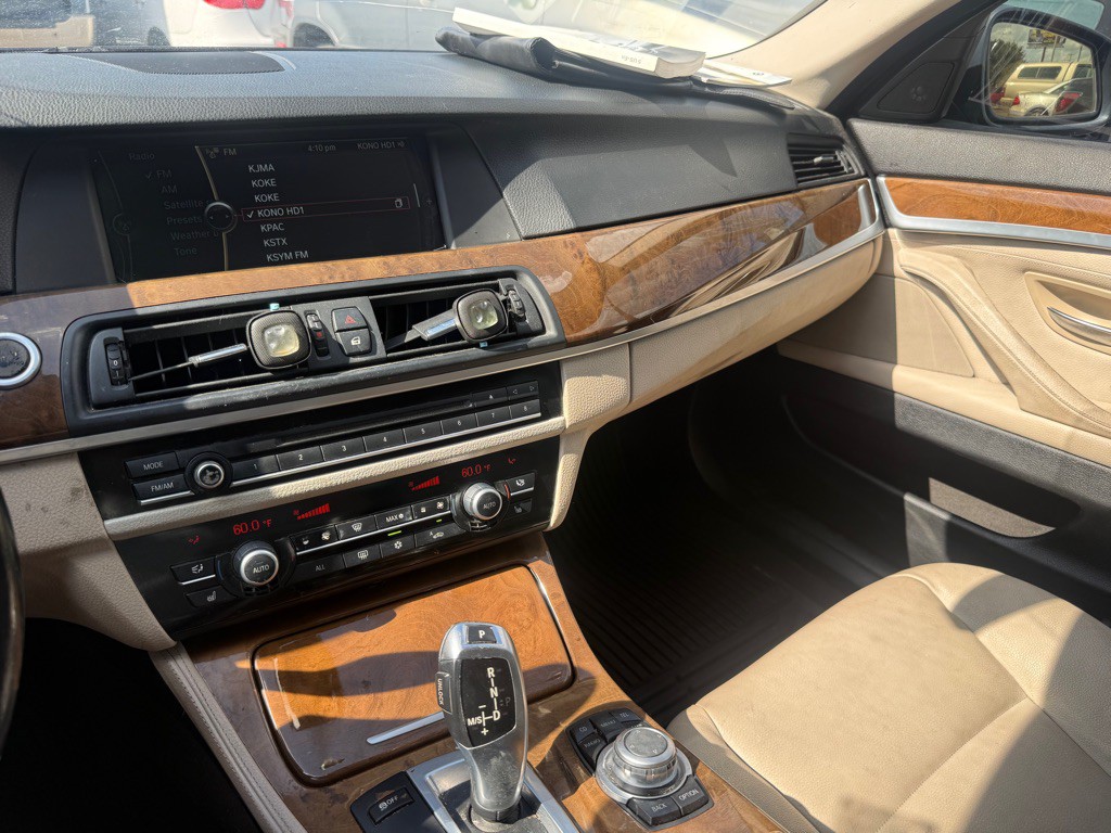 2011 BMW 5 Series Image 17