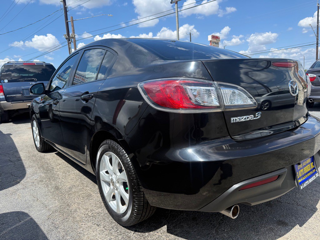 2010 Mazda Mazda3 Image 2