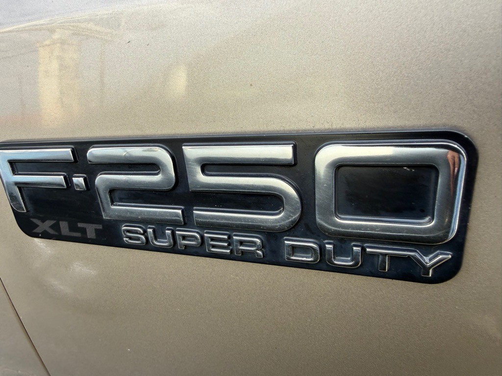 2002 Ford F-250 Image 8