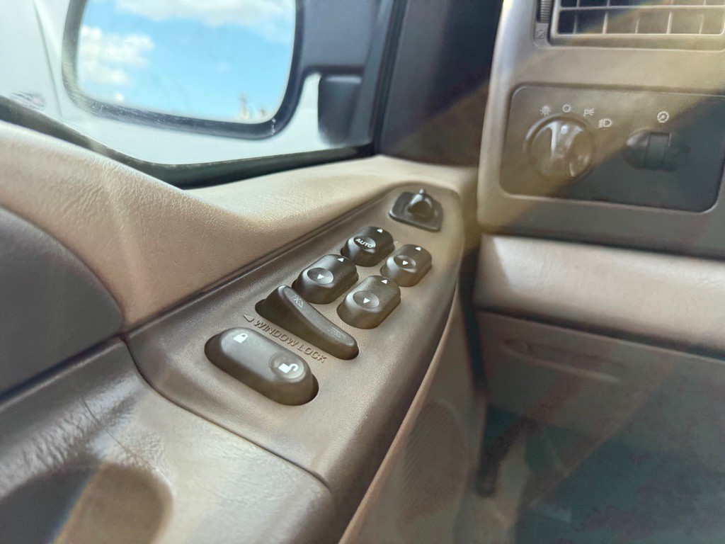 2002 Ford F-250 Image 32