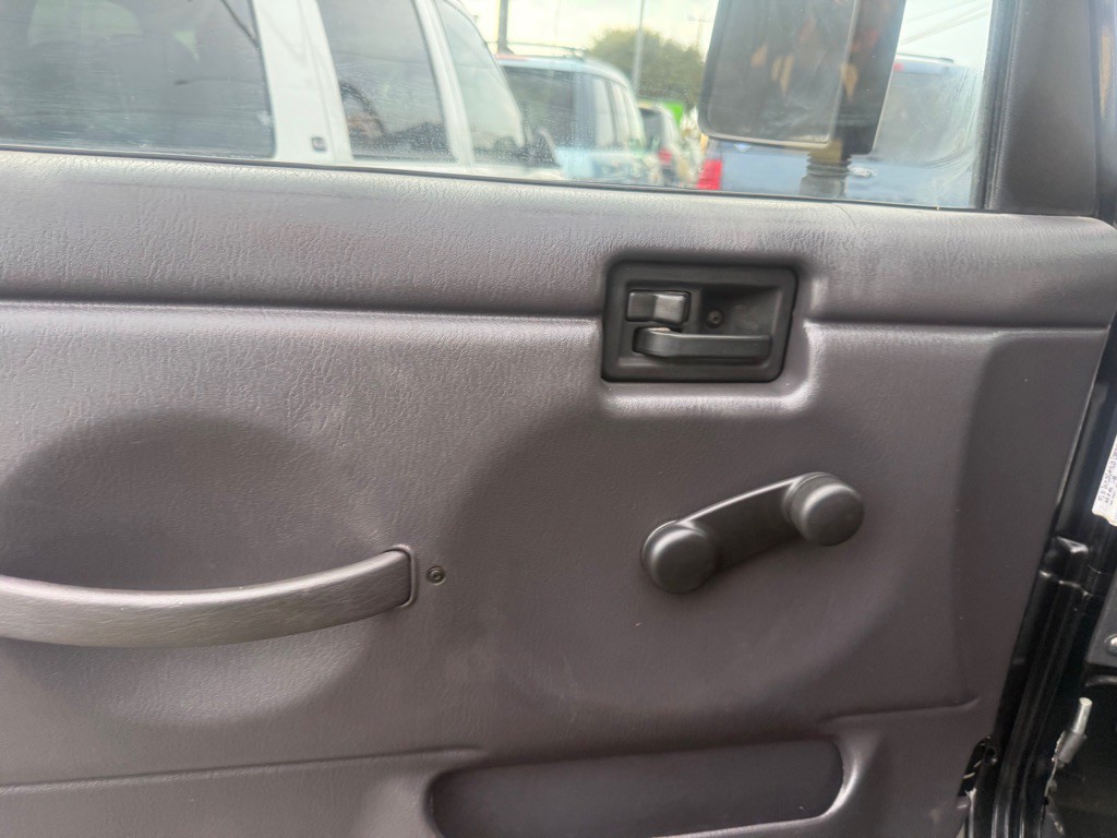 1999 Jeep Wrangler Image 17