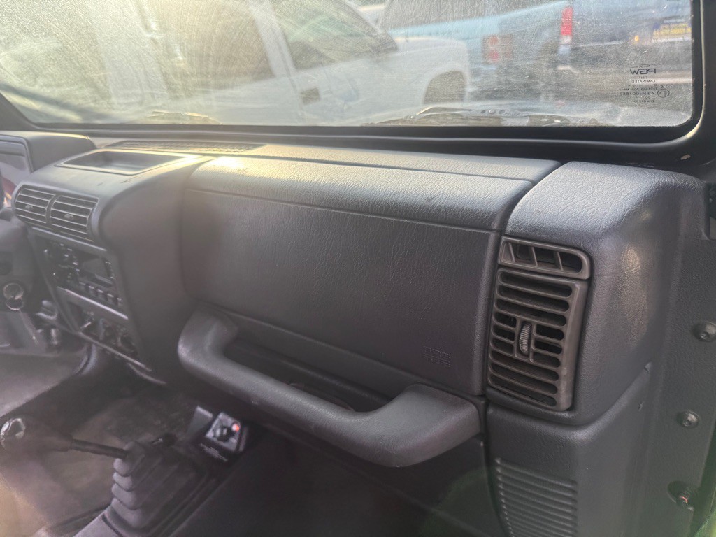 1999 Jeep Wrangler Image 22