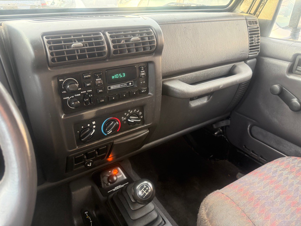 1999 Jeep Wrangler Image 24