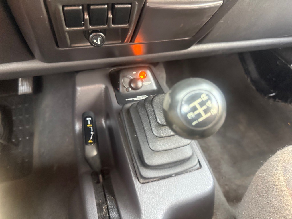 1999 Jeep Wrangler Image 25