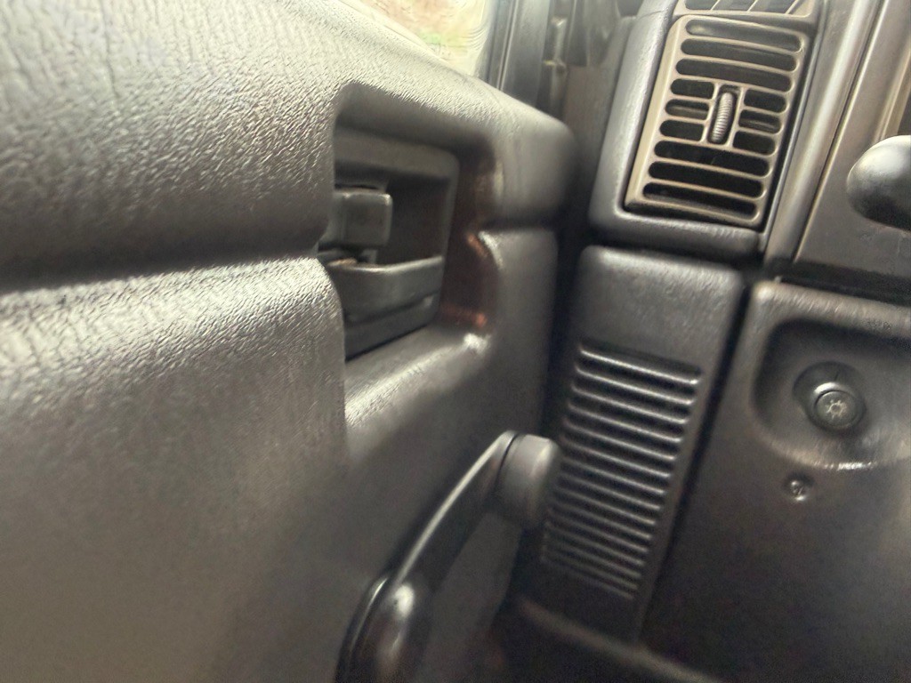 1999 Jeep Wrangler Image 32