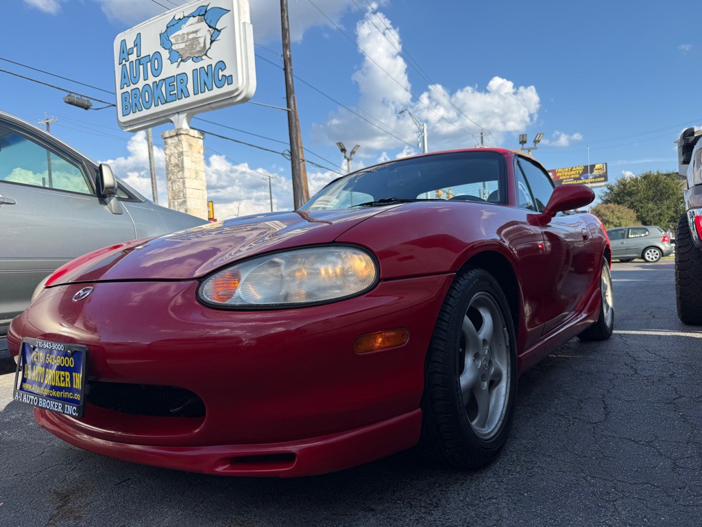 1999 Mazda MX-5 Miata Image 1