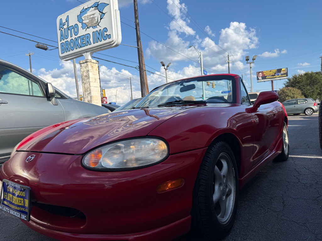 1999 Mazda MX-5 Miata Image 2