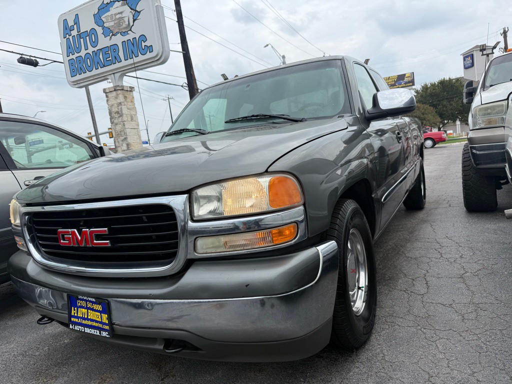 2002 GMC Sierra Image 1