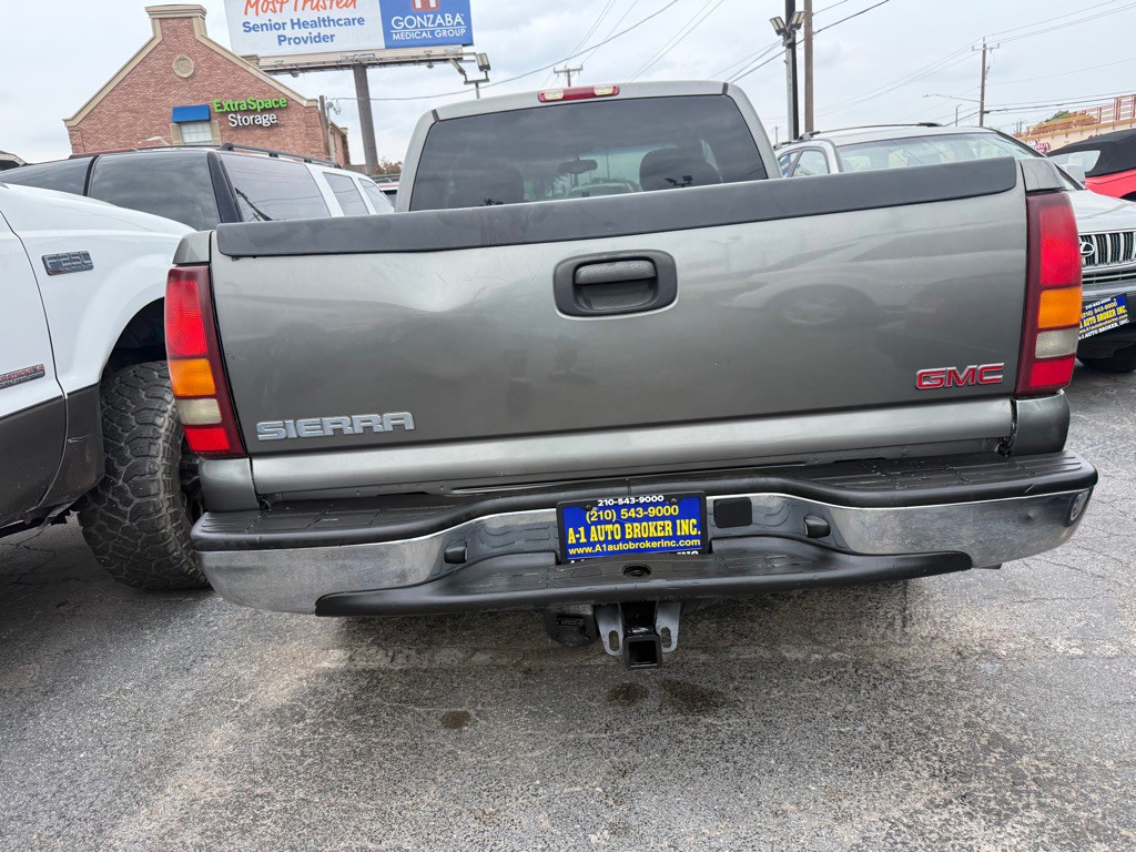 2002 GMC Sierra Image 3