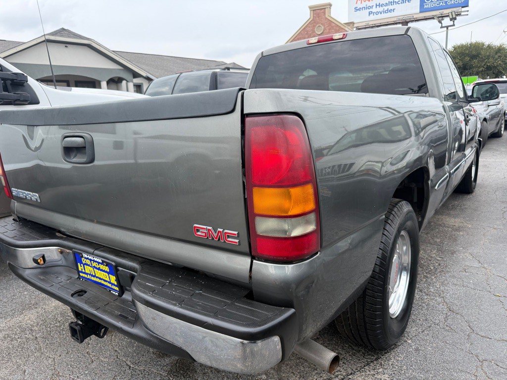 2002 GMC Sierra Image 4