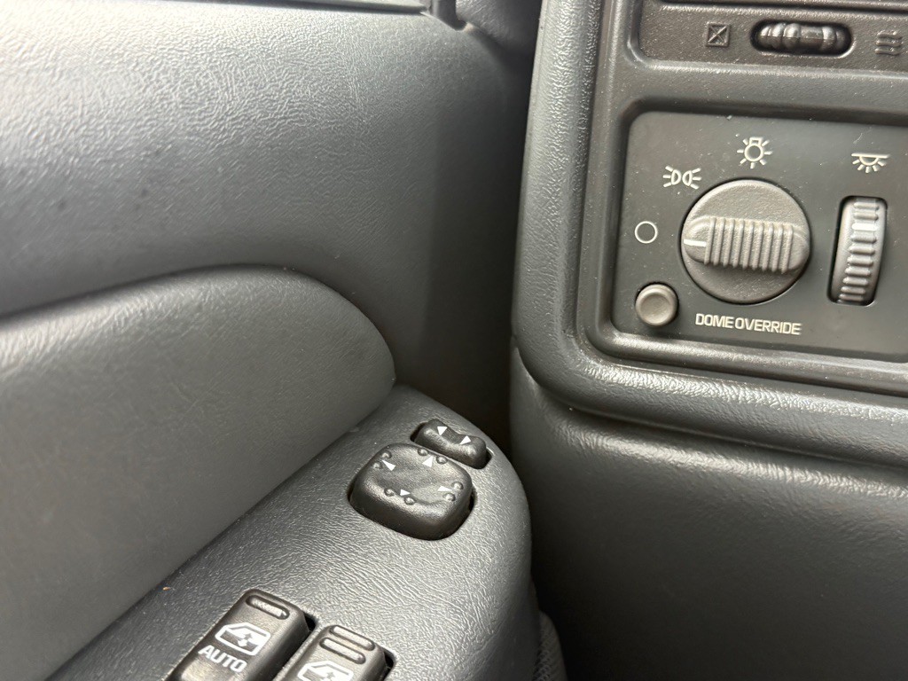 2002 GMC Sierra Image 28