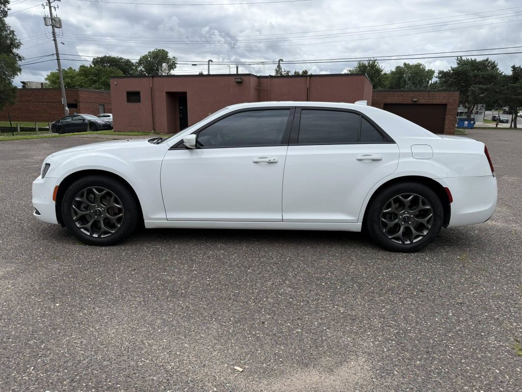2016 Chrysler 300 Image 3