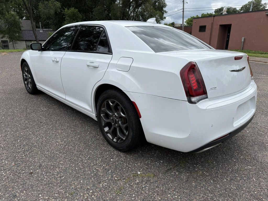 2016 Chrysler 300 Image 4