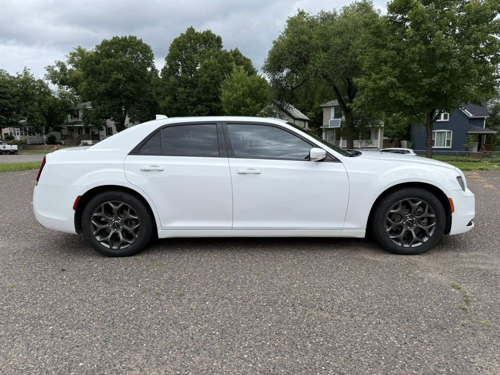 2016 Chrysler 300 Image 6