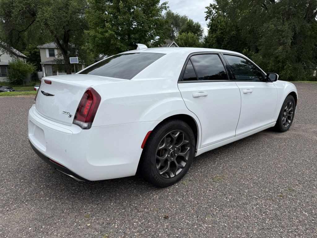 2016 Chrysler 300 Image 7