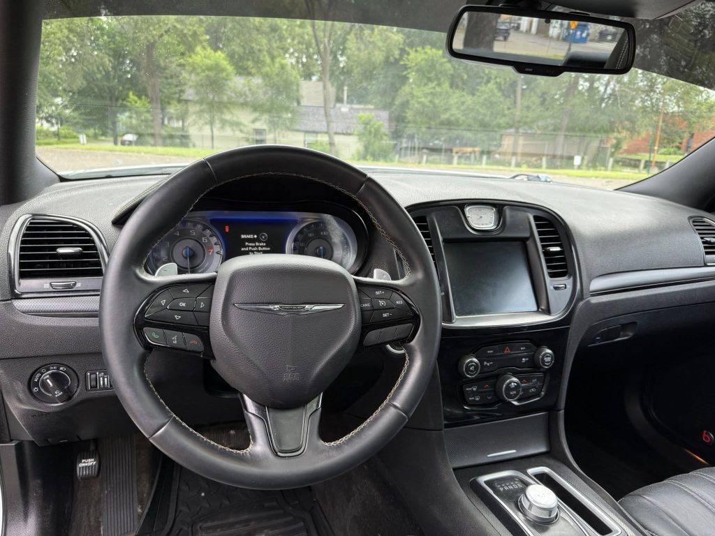2016 Chrysler 300 Image 8